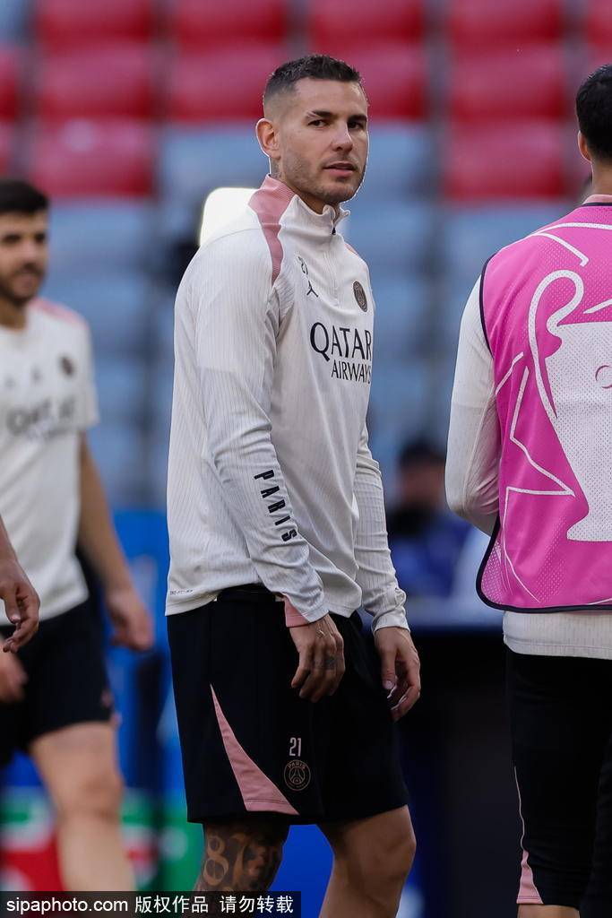 32年等待！大巴黎欧冠决战夜，法国国脚们竟为这队打Call？卡卢卢大胆放话：加时夺冠！